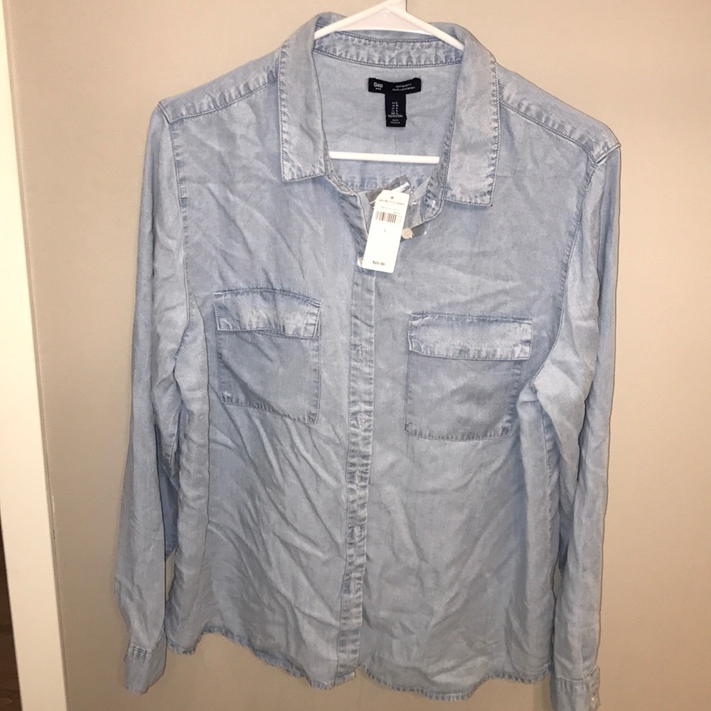 NWT Gap Boyfriend Fit Denim Shirt